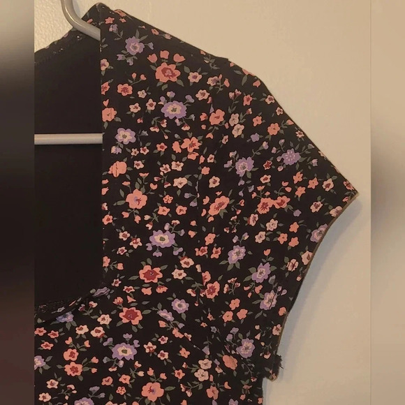 Vans Women's Black Floral Scoop Neck Tee - Picture 7 of 8